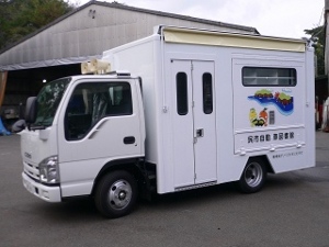 新しい自動車図書館車