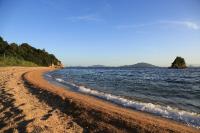 鍋島を望む砂浜