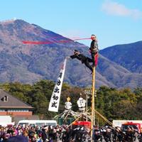 消防団はしご隊によるはしご乗り