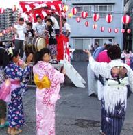 ふれあい盆踊り（写真提供：吉浦まちづくり委員会）