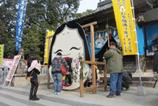 お多福の通り抜け（写真提供：高尾神社）
