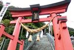 小坪八幡神社の立派な鳥居