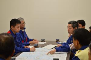 市災害対策本部で湯崎知事，海上自衛隊呉地方総監部の池総官