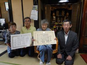 市内での100歳到達者のお祝い訪問