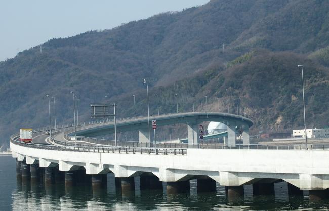 阿賀マリノ大橋
