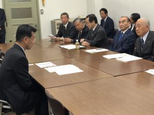 全国治水砂防協会代表要望団による財務省主計局の　中島　朗洋　国土交通・公共事業総括係担当主計官