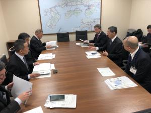 広島呉道路建設促進期成同盟会（準備会）として　西日本高速道路株式会社の　村尾　光弘　取締役常務執行役員，建設事業部の　石川　達也　用地担当部長，大久保　良和　建設課長，細田　英樹　計画設計課長への要望活動