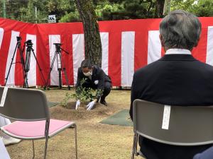 東郷元帥ゆかりの銀杏の木植樹式