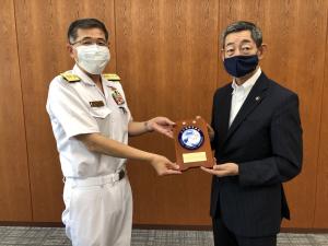 海上自衛隊練習艦隊の 八木 浩二 司令官