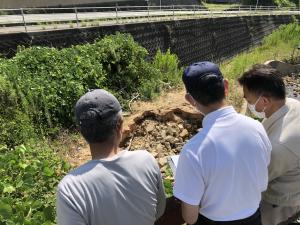 令和３年７月の大雨で被災した安浦町赤向坂，安浦町女子畑の市道，河川，水路の被災現場確認とお見舞い01