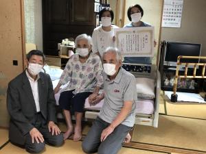 市内での 100歳到達者のお祝い訪問