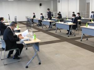 奥原信也 県議会議員，城戸常太 県議会議員，犬童英徳 県議会議員，下西幸雄 県議会議員，坪川竜大 県議会議員 との市政懇談会