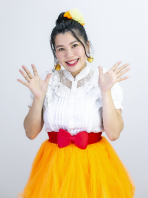 山川真美氏