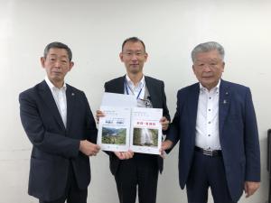 国土交通省中国地方整備局河川部の 新宅幸夫 部長ほかへの 令和５年度砂防・河川関係予算に関する要望活動01