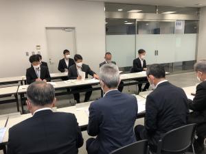 安芸南部山系直轄砂防事業促進協議会副会長として 広島⻄部⼭系砂防事務所の 大山誠 所長ほかへの要望活動01