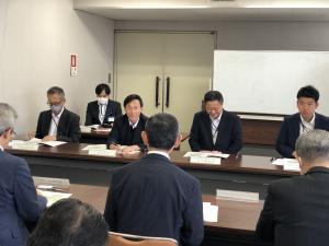 安芸南部山系直轄砂防事業促進協議会副会長として 中国地方整備局の 本田康秀 河川部長ほかへの要望活動01