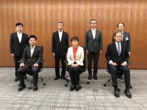 市議会議員への条例表彰授与式