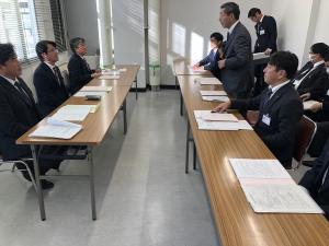 広島県農林水産局の 向井雅史 農水産振興担当部長，水産課の 木村淳 課長，土木建築局港湾漁港整備課の 高橋直樹 課長への要望活動02