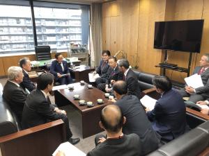 全国基地協議会副会長として 船橋利実 総務大臣政務官への要望活動02