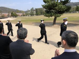 海上自衛隊幹部候補生学校卒業生出航見送り