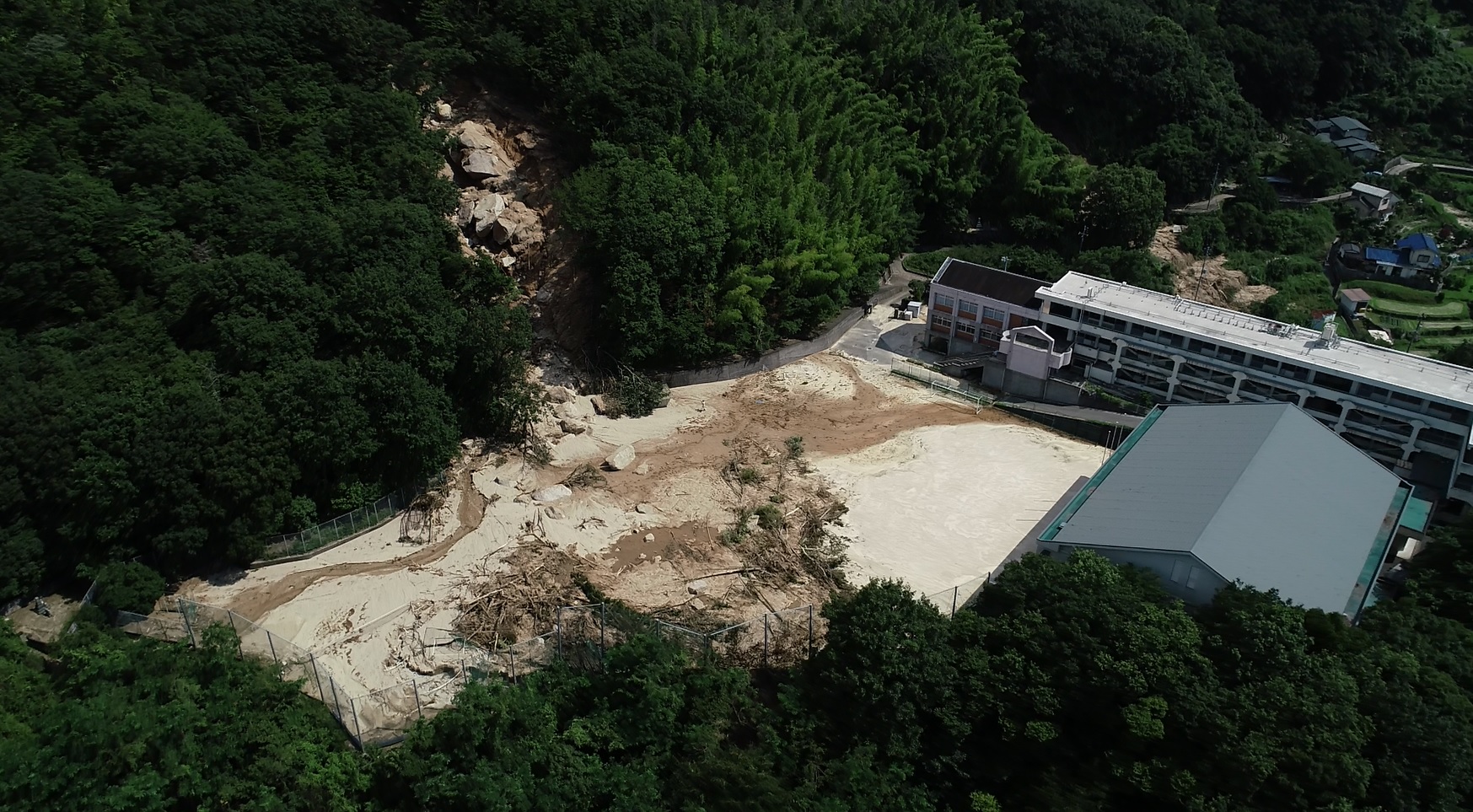 天応中学校