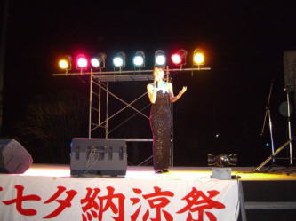 歌手によるステージイベント