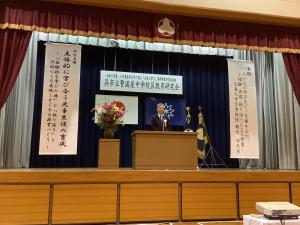 ４