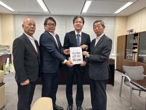 総務省自治財政局の 大沢博 局長
