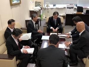総務省自治財政局の 大沢博 局長
