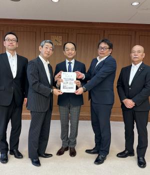 防衛省の 増田和夫 事務次官