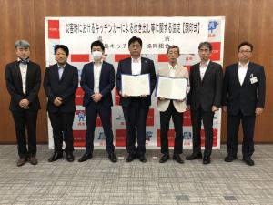 広島キッチンカー協同組合との 「災害時におけるキッチンカーによる炊き出し等に関する協定」の締結に係る調印式