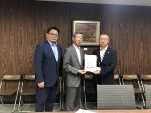 広島県総務局の 杉山亮一 局長