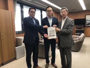 広島県警察本部の 則包卓嗣 本部長