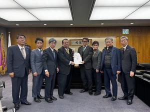 都内で 寺田稔衆議院議員とともに 村上誠一郎 総務大臣への 同要望活動