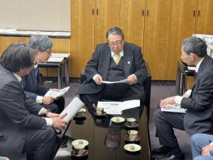 都内で 寺田稔衆議院議員とともに 村上誠一郎 総務大臣への 同要望活動