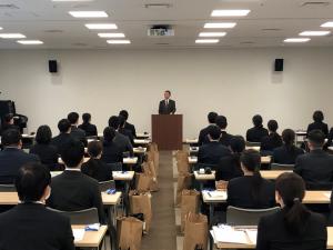 新規採用職員への辞令交付式