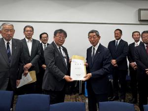  財務省主計局の 中山光輝 次長