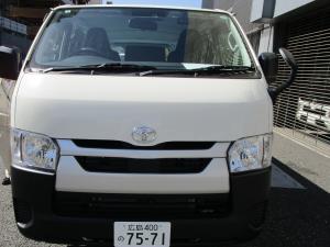 横路小学校給食配送車正面
