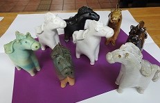 干支（午）の置物写真