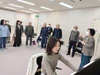 ピアノ伴奏と合わせる様子