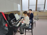 講師が指導する様子