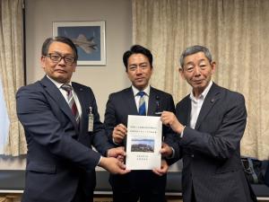 小泉防衛大臣