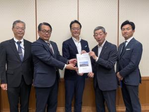 防衛省の 大和太郎 事務次官