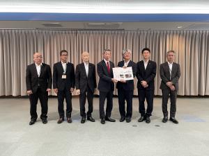 国土交通省中国地方整備局広島国道事務所の 金納聡志 所長ほかへの 道路整備促進に関する要望