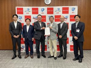 くれ地域ＤＸ推進ネットワーク（事務局代表 日田克也 氏）からの ＡＩ・ＤＸ促進補助金の創設に関する要望書 の受け取り