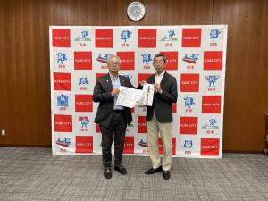 呉市自治会連合会の 川畑勝之 会長 ほかからの令和8年熊本地震への義援金受領